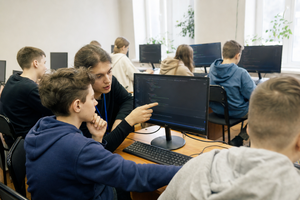 Дети пишут код на C++